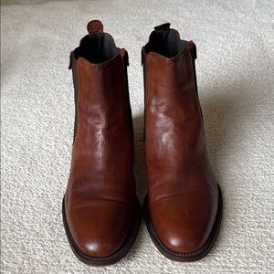 Magnanni Chestnut Leather Ankle Boots